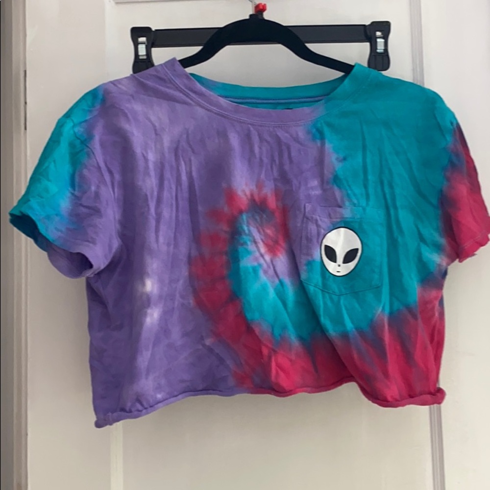 Alien tie dye crop